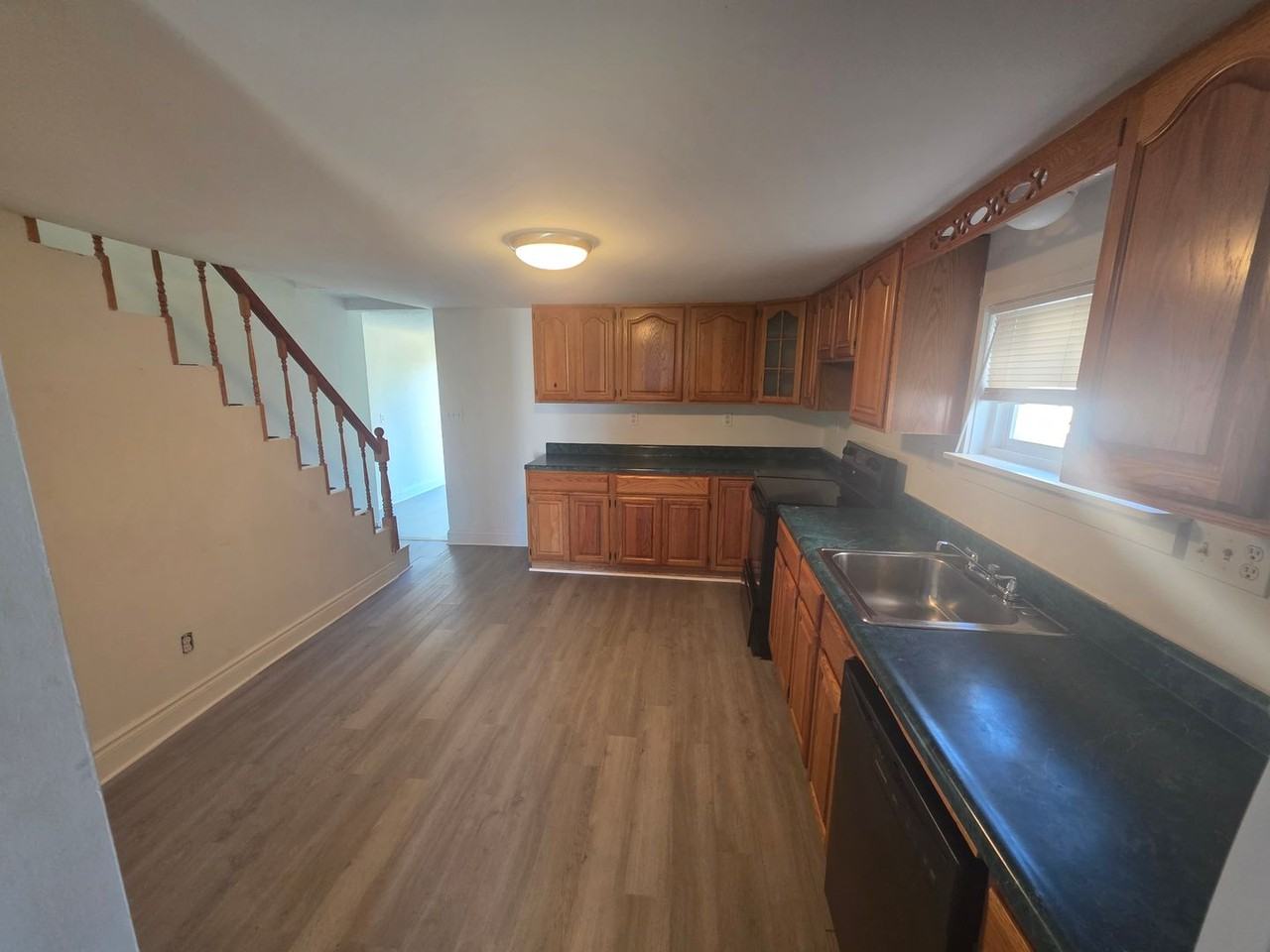 47 Oakwood Ave - Photo 4 of 23