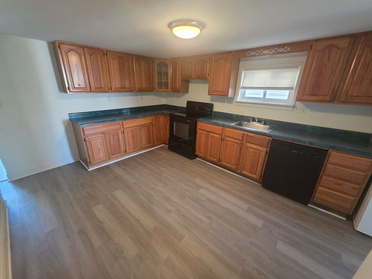 47 Oakwood Ave - Photo 5 of 23