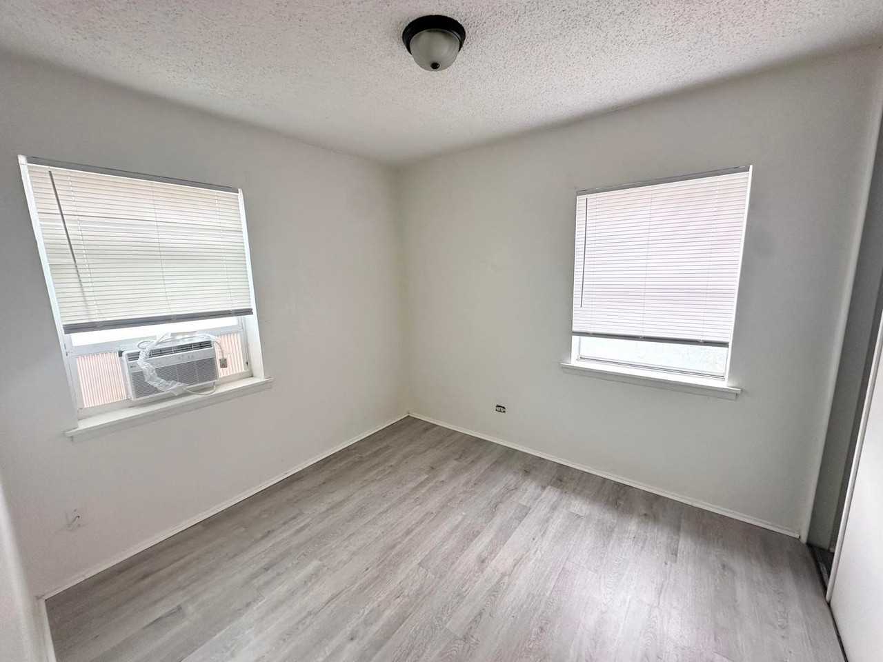 3221 Storey Ave - Photo 6 of 9