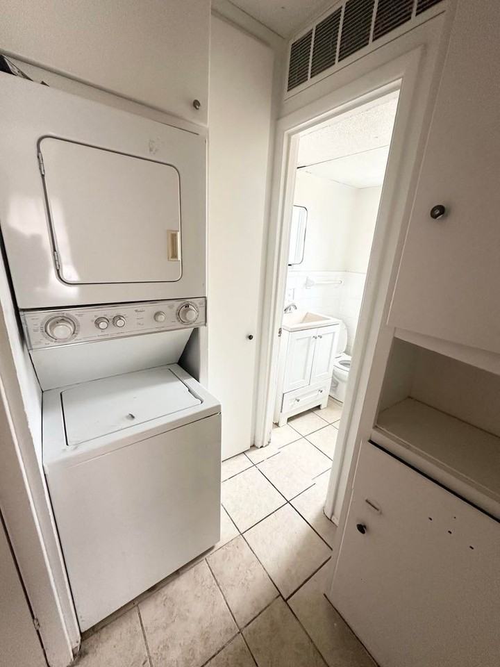 3221 Storey Ave - Photo 7 of 9
