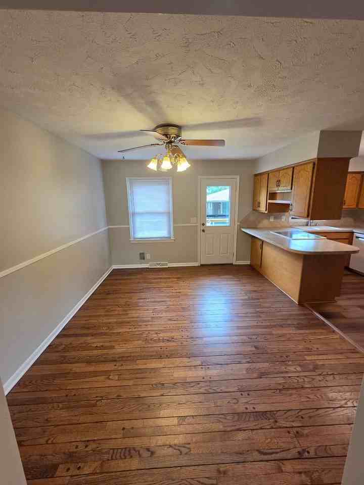 4021 N 95th St - Photo 4 of 19