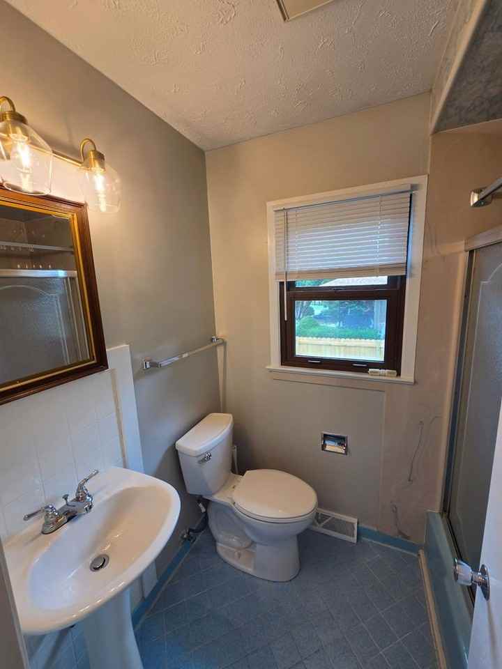 4021 N 95th St - Photo 6 of 19