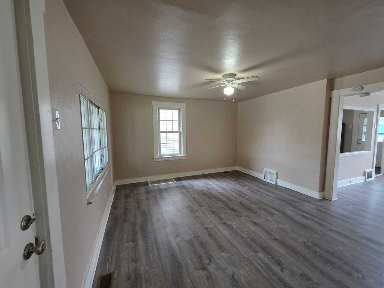 420 Albert St - Photo 2 of 17
