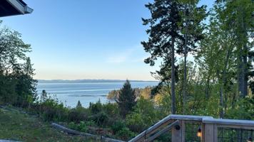 featured image of 646 646 Crescent Bay Ln - Surf Eyrie