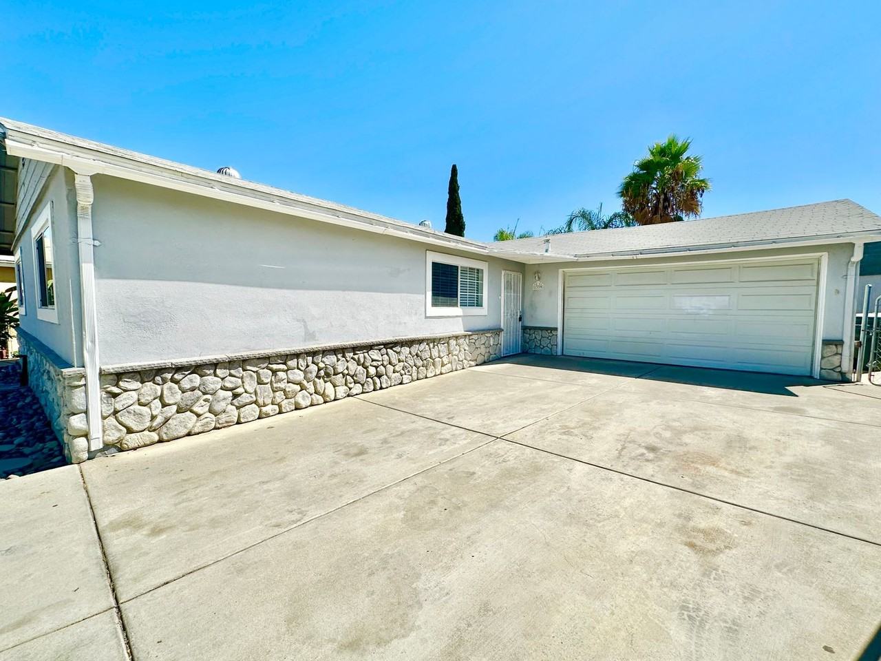 1339 Wilson Pl - Photo 2 of 43