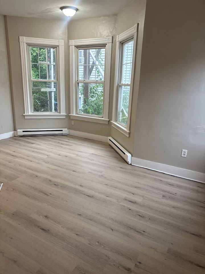 55 Blackhall St - Photo 3 of 8
