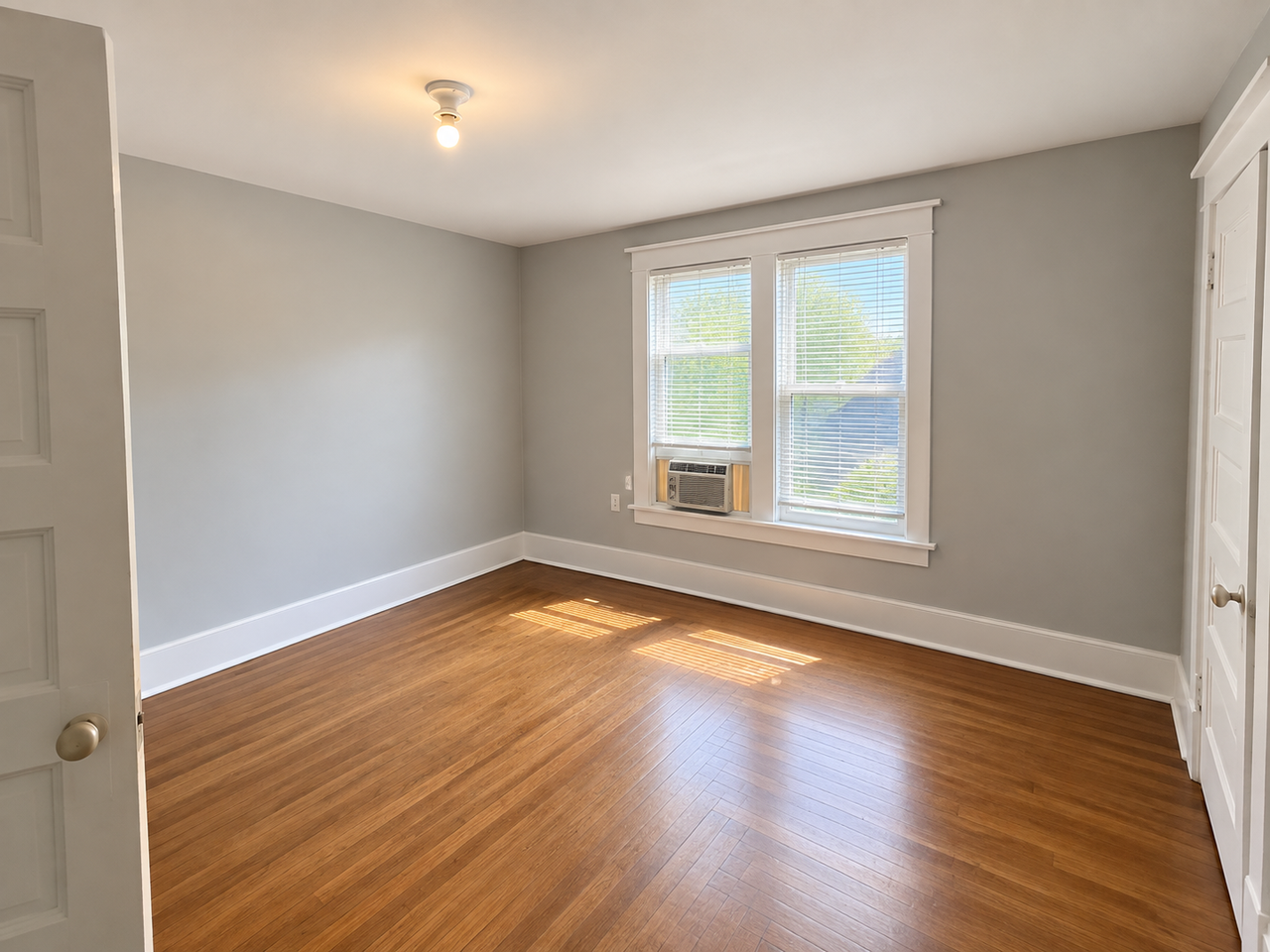 320 N Dodge St - Photo 4 of 14