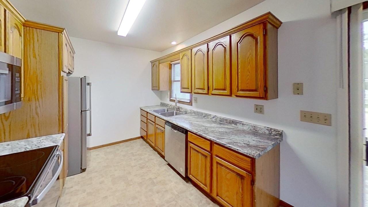 5103 Hickman Rd - Photo 4 of 17
