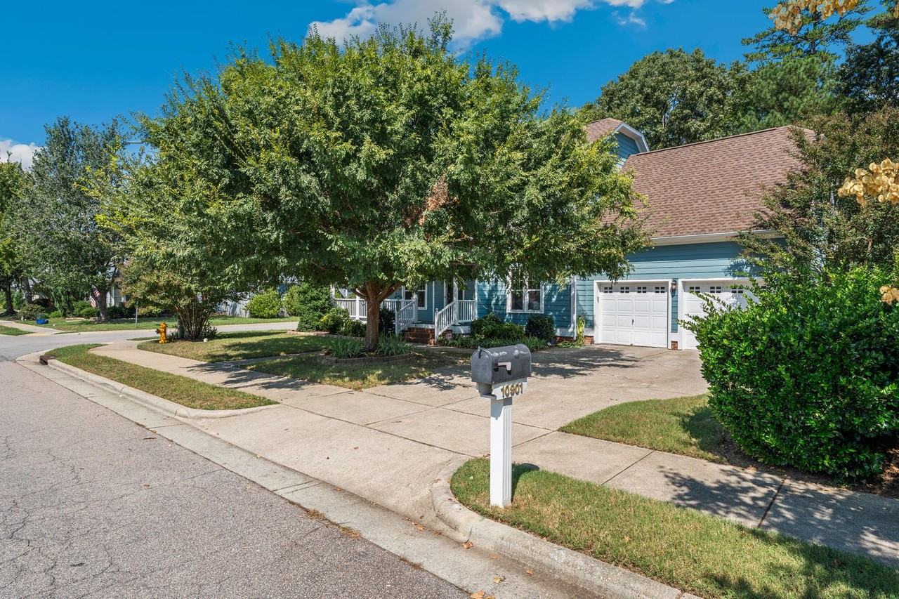 10910 Cokesbury Ln - Photo 2 of 18