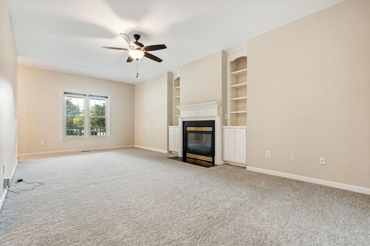 10910 Cokesbury Ln - Photo 3 of 18