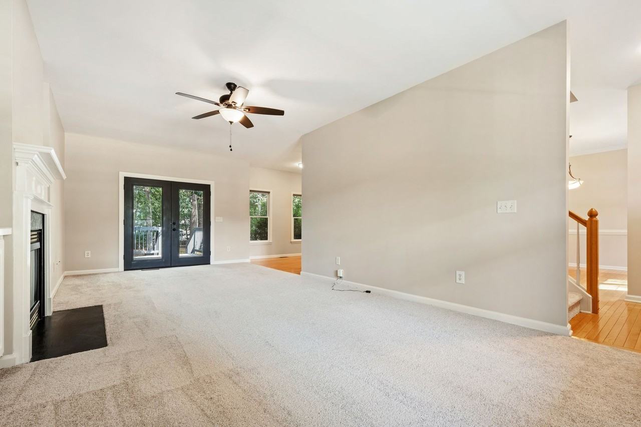 10910 Cokesbury Ln - Photo 4 of 18