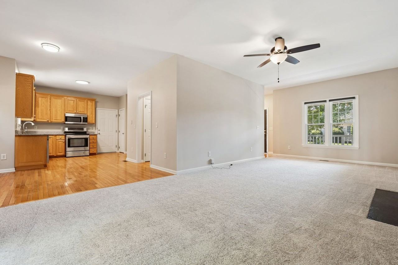 10910 Cokesbury Ln - Photo 5 of 18