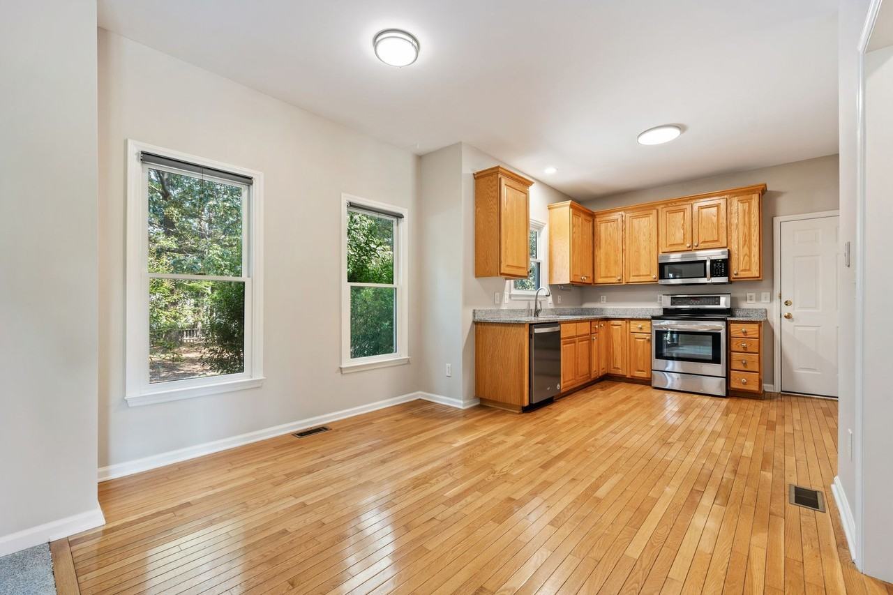 10910 Cokesbury Ln - Photo 6 of 18