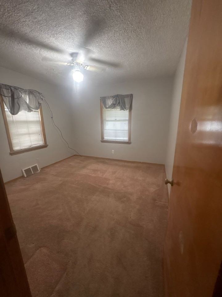 4253 E 162nd St - Photo 3 of 7