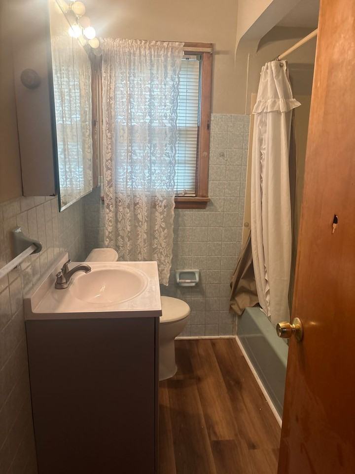 4253 E 162nd St - Photo 4 of 7