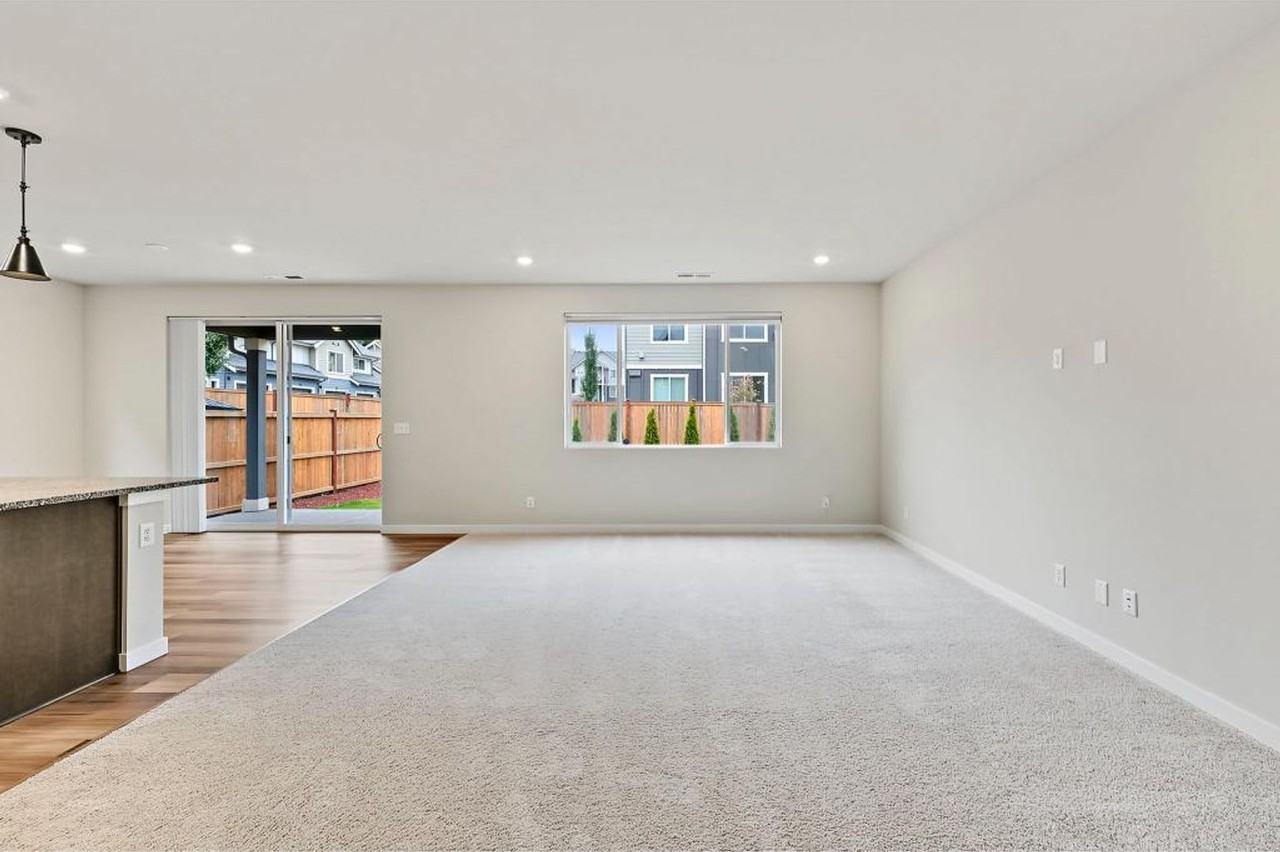 5362 Century Pl Ne - Photo 4 of 47