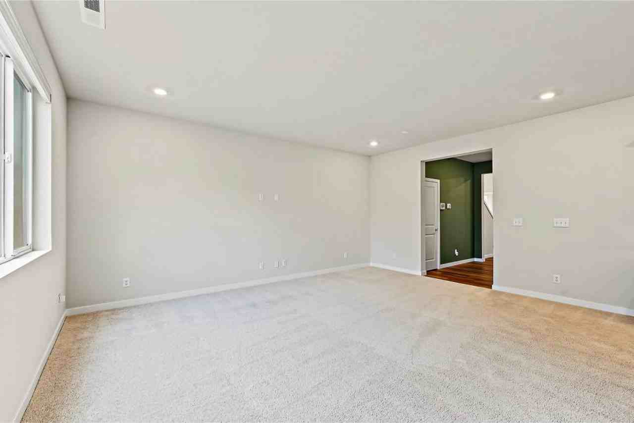 5362 Century Pl Ne - Photo 7 of 47