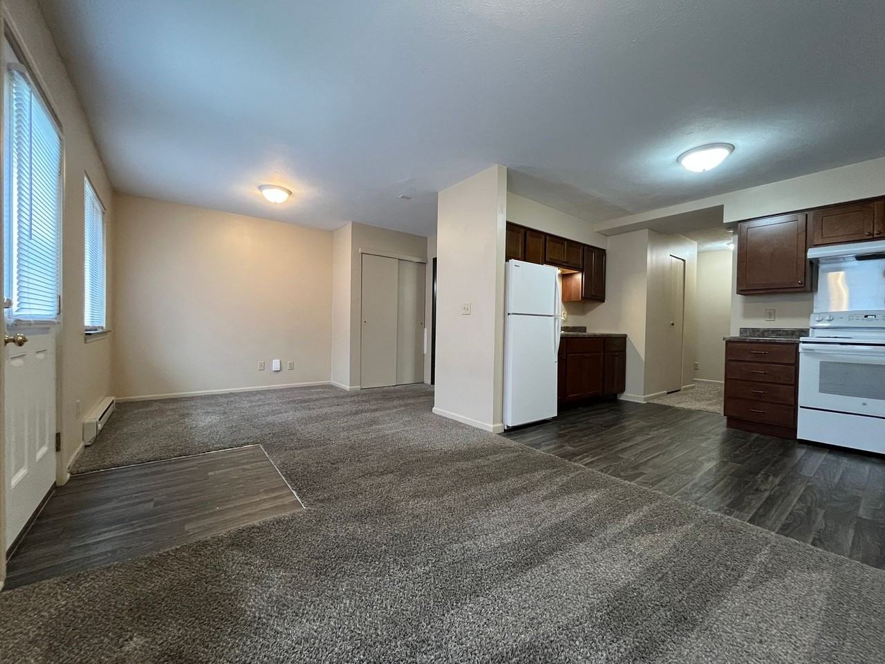 418 S Village St - Photo 3 of 22