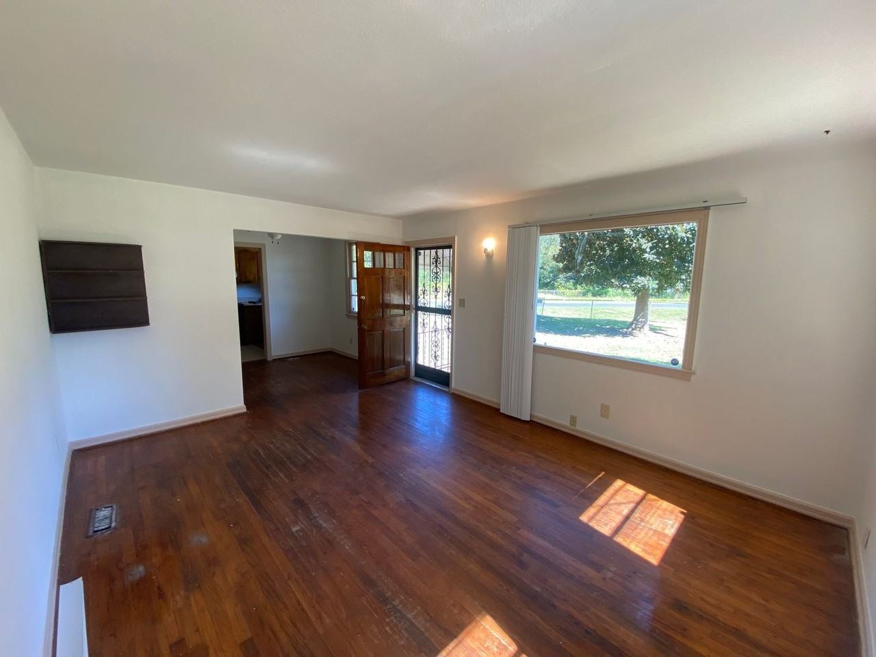 3068 Knox St - Photo 2 of 8