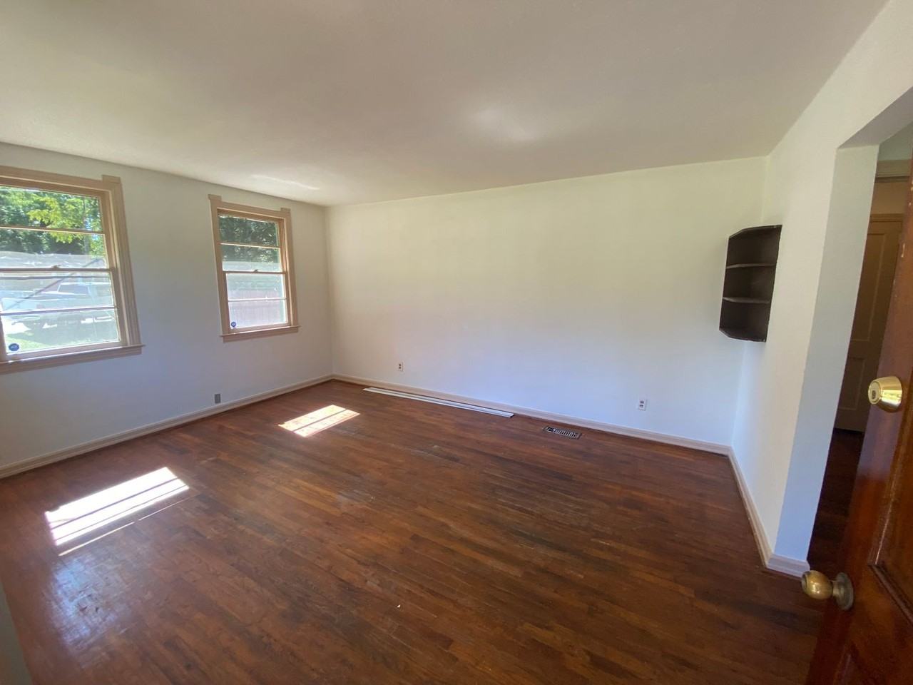 3068 Knox St - Photo 3 of 8