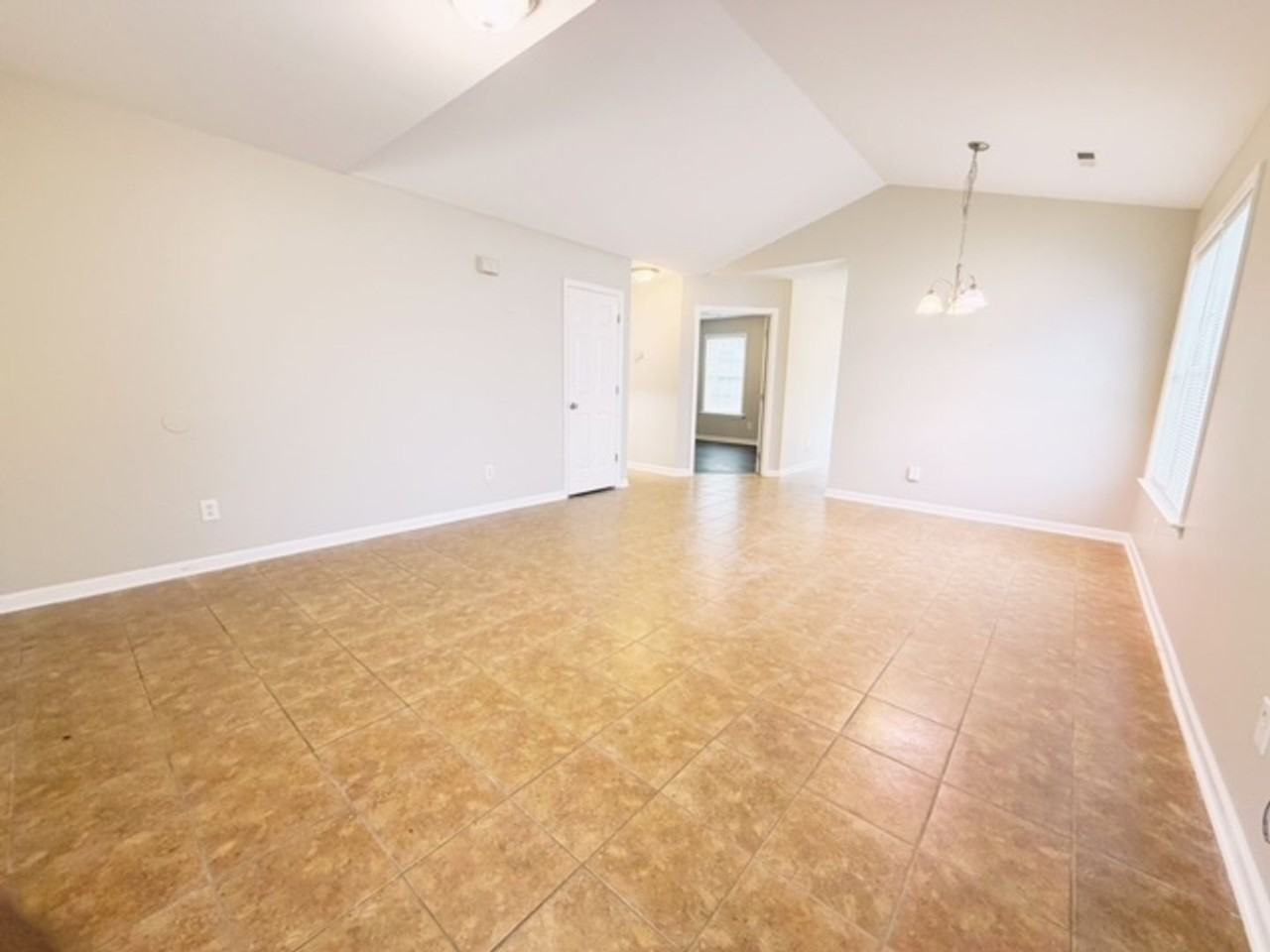 816 Elkhart Dr - Photo 2 of 18