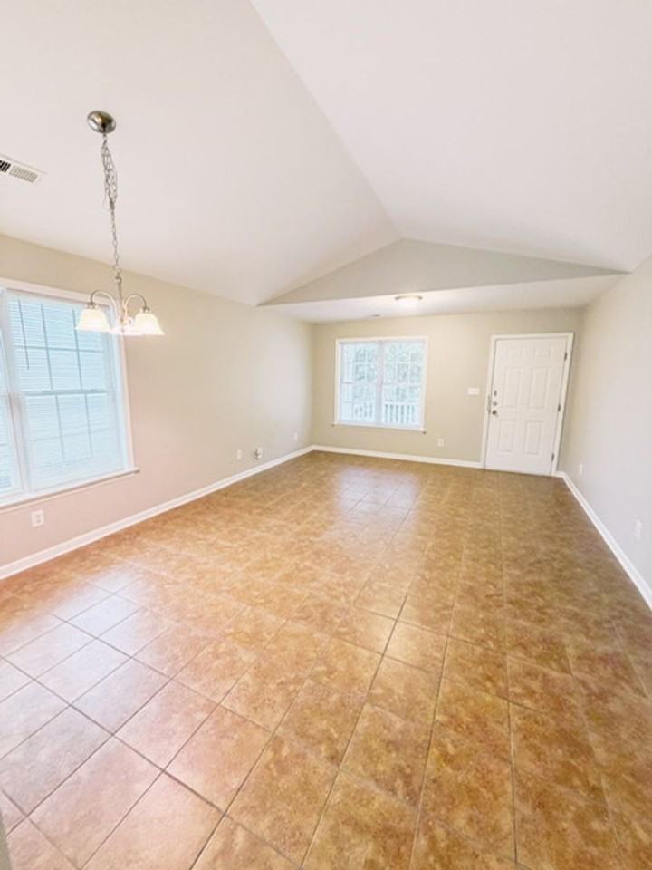 816 Elkhart Dr - Photo 3 of 18