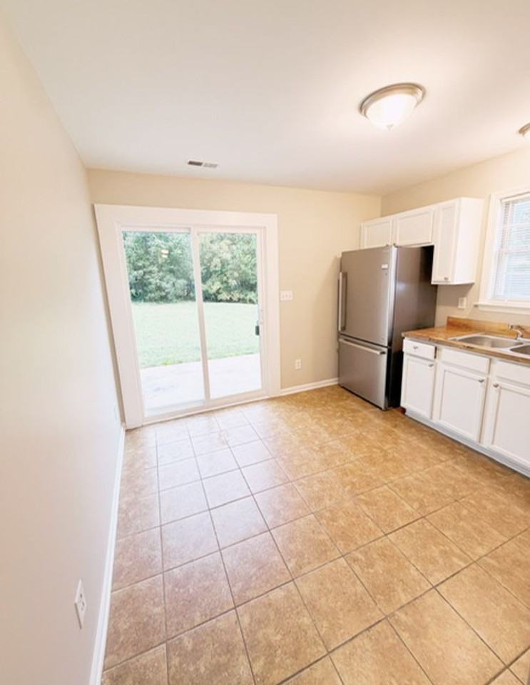 816 Elkhart Dr - Photo 4 of 18