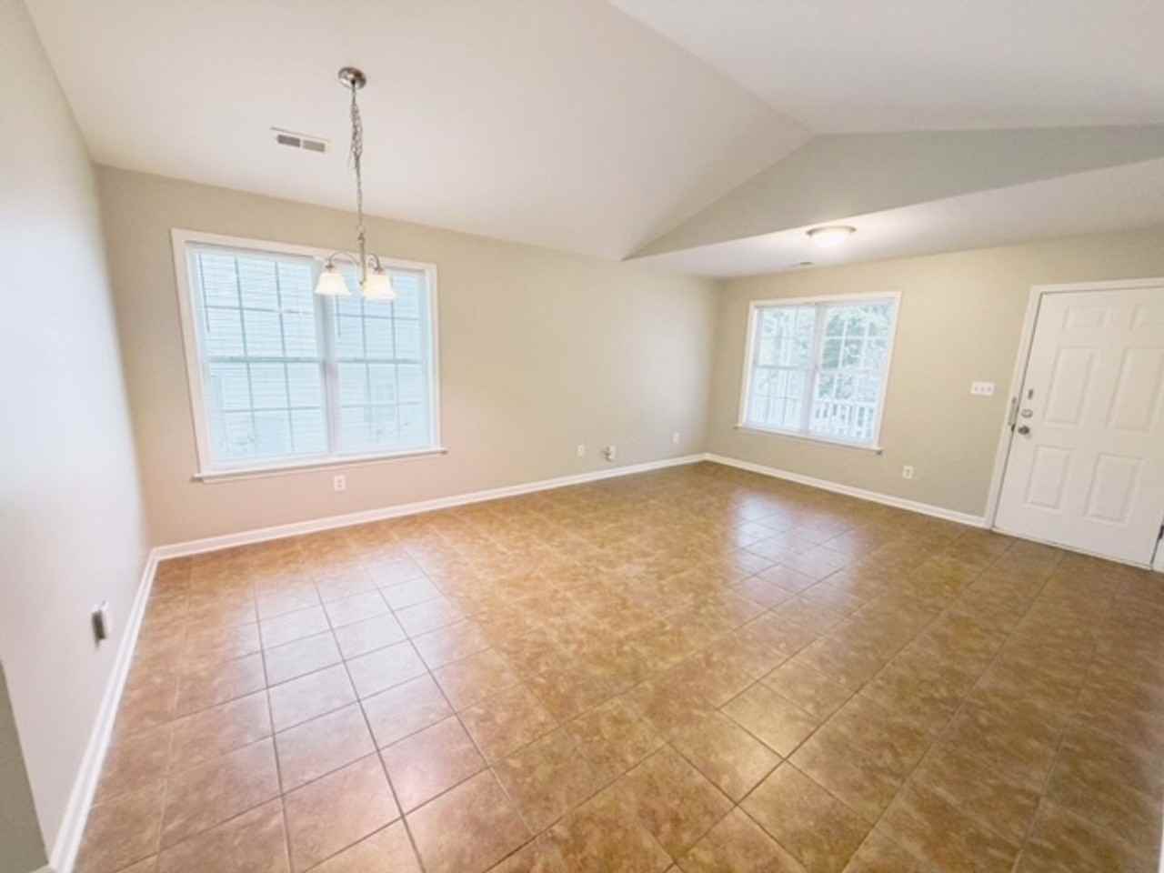 816 Elkhart Dr - Photo 6 of 18