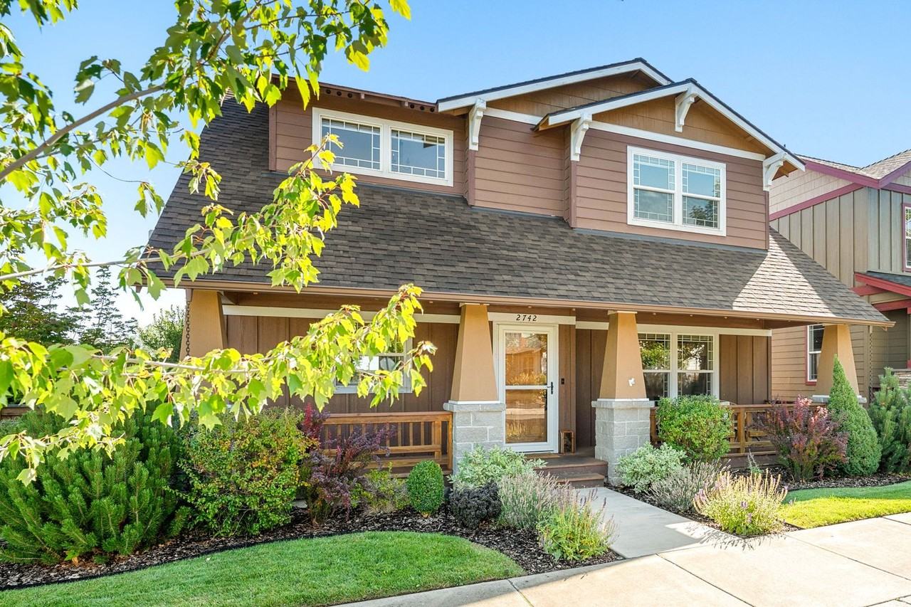 2742 Ne Great Horned Pl - Photo 2 of 49
