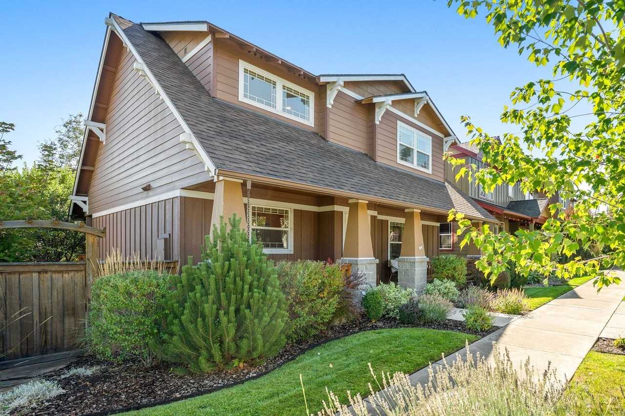 2742 Ne Great Horned Pl - Photo 3 of 49