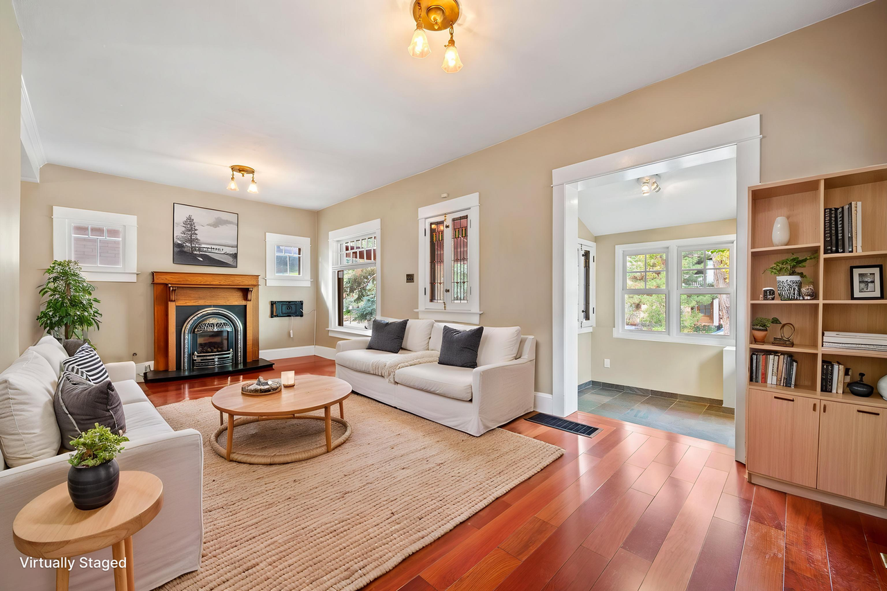 386 S Franklin St - Photo 3 of 26