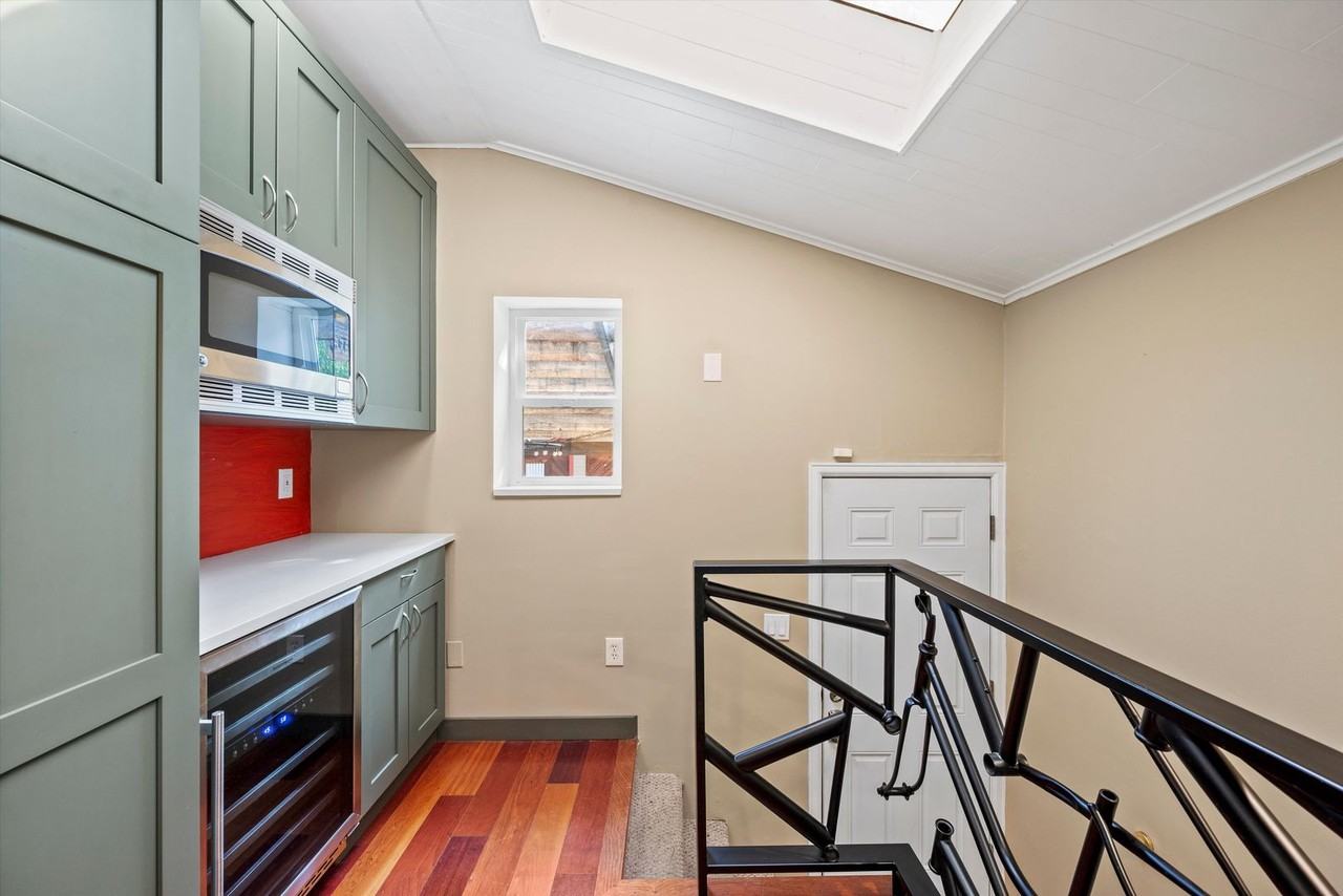 386 S Franklin St - Photo 7 of 26