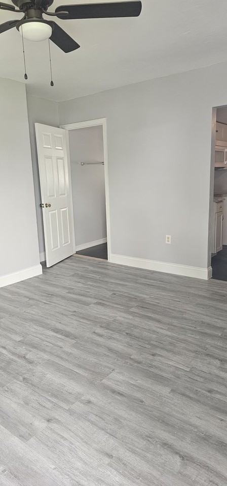 566 New York Dr - Photo 2 of 7