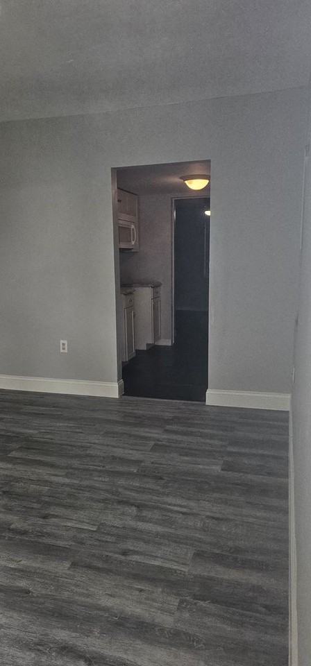 566 New York Dr - Photo 3 of 7