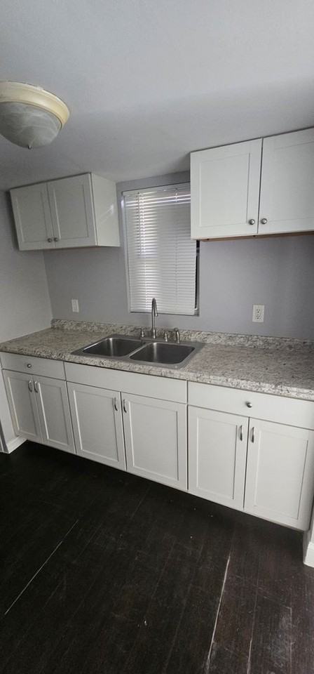 566 New York Dr - Photo 6 of 7