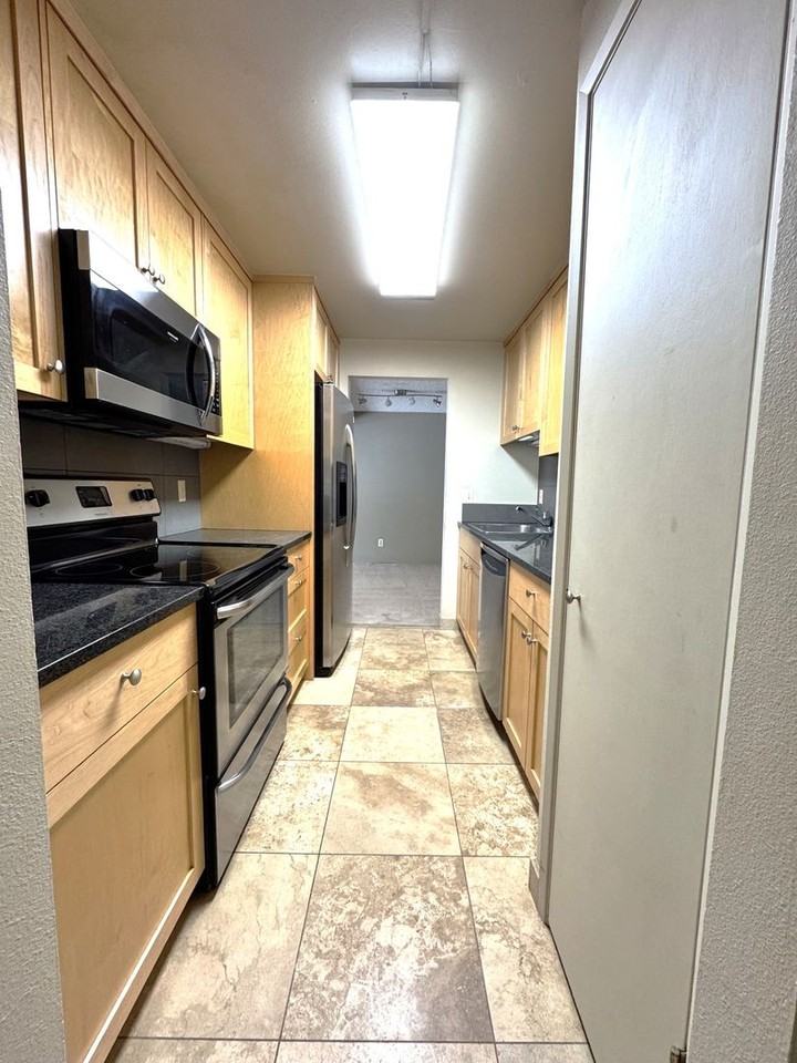 9900 Ne 124th St #1303 - Photo 7 of 24
