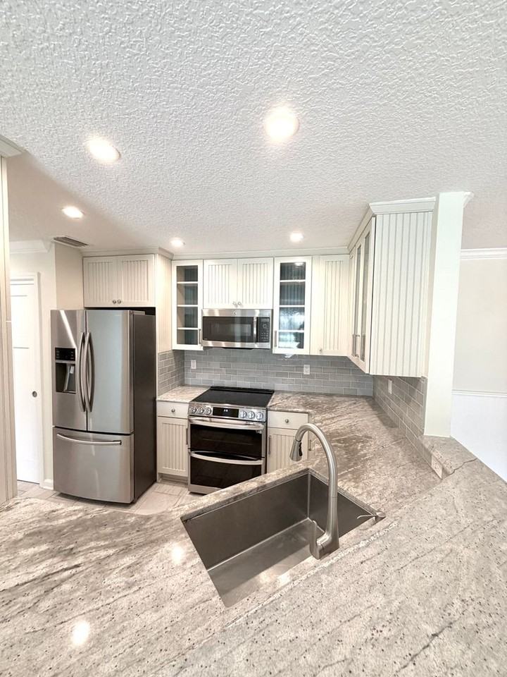 500 Sandiron Cir #514 - Photo 2 of 32