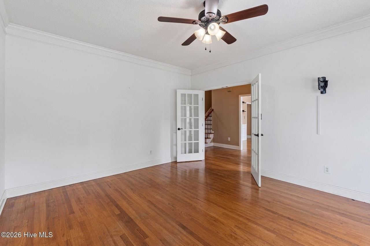 882 Windmill Ln - Photo 6 of 40