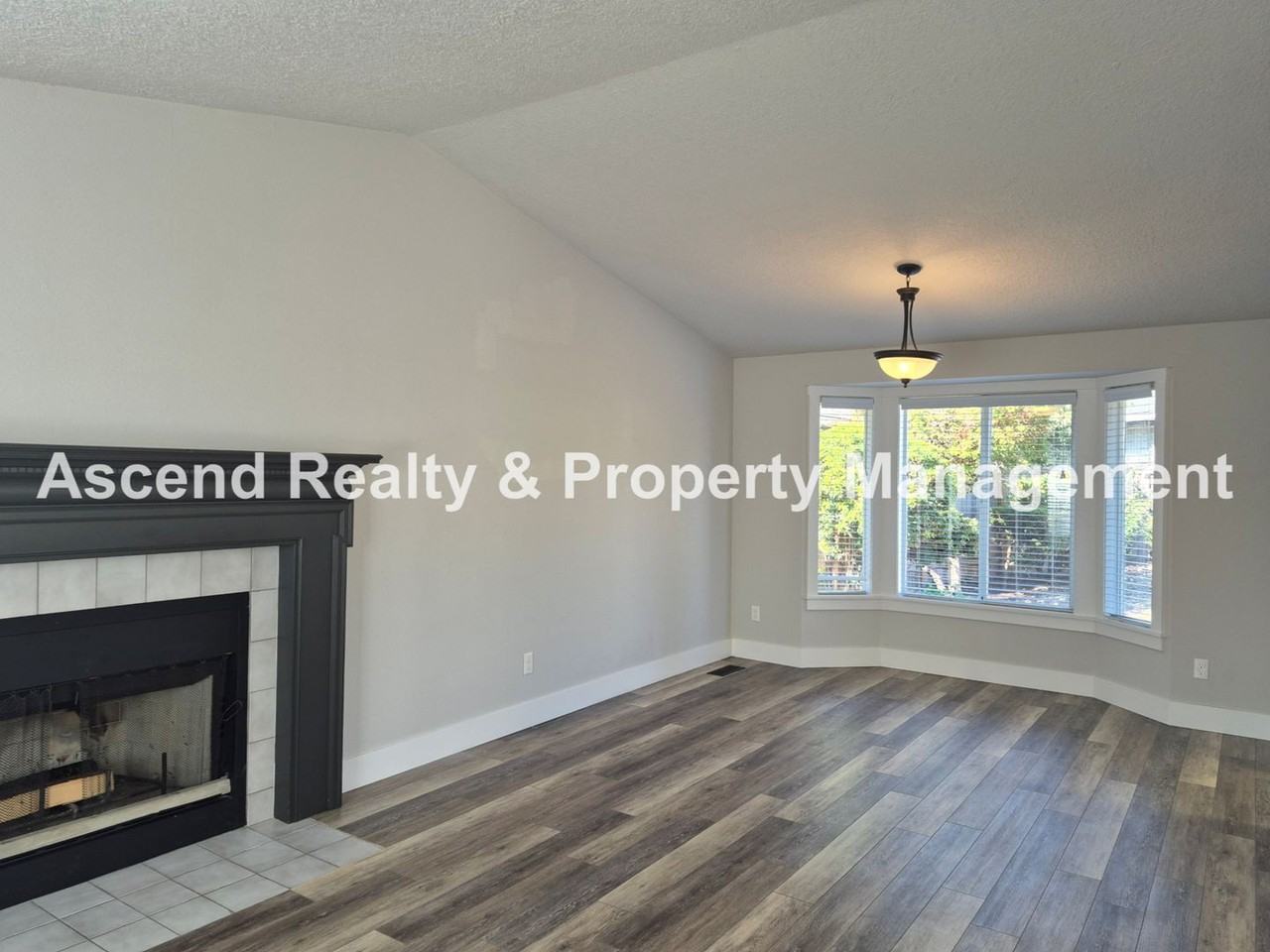 5835 Nw Landing Dr - Photo 2 of 28