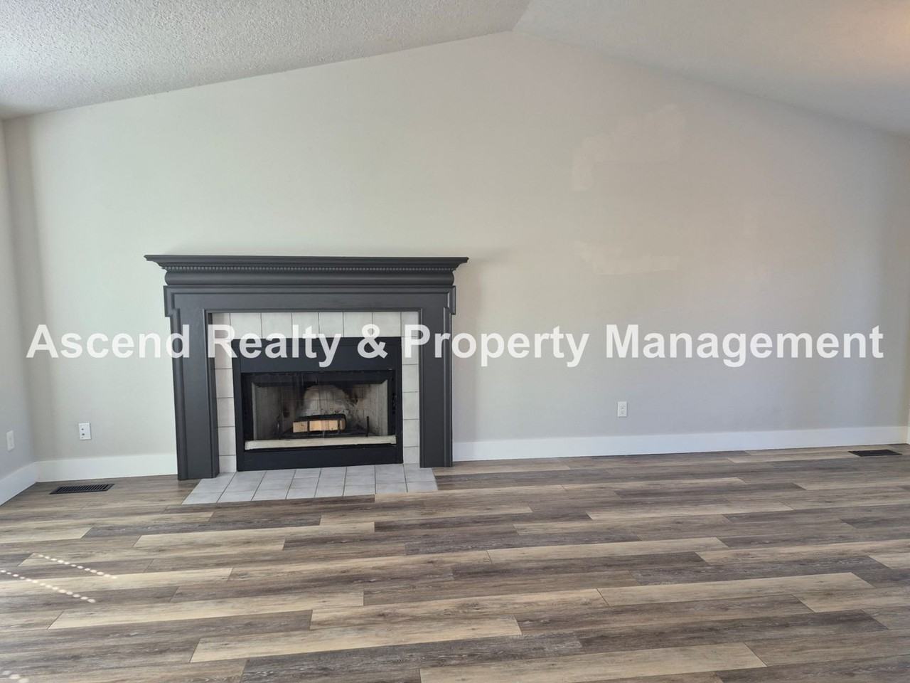 5835 Nw Landing Dr - Photo 3 of 28