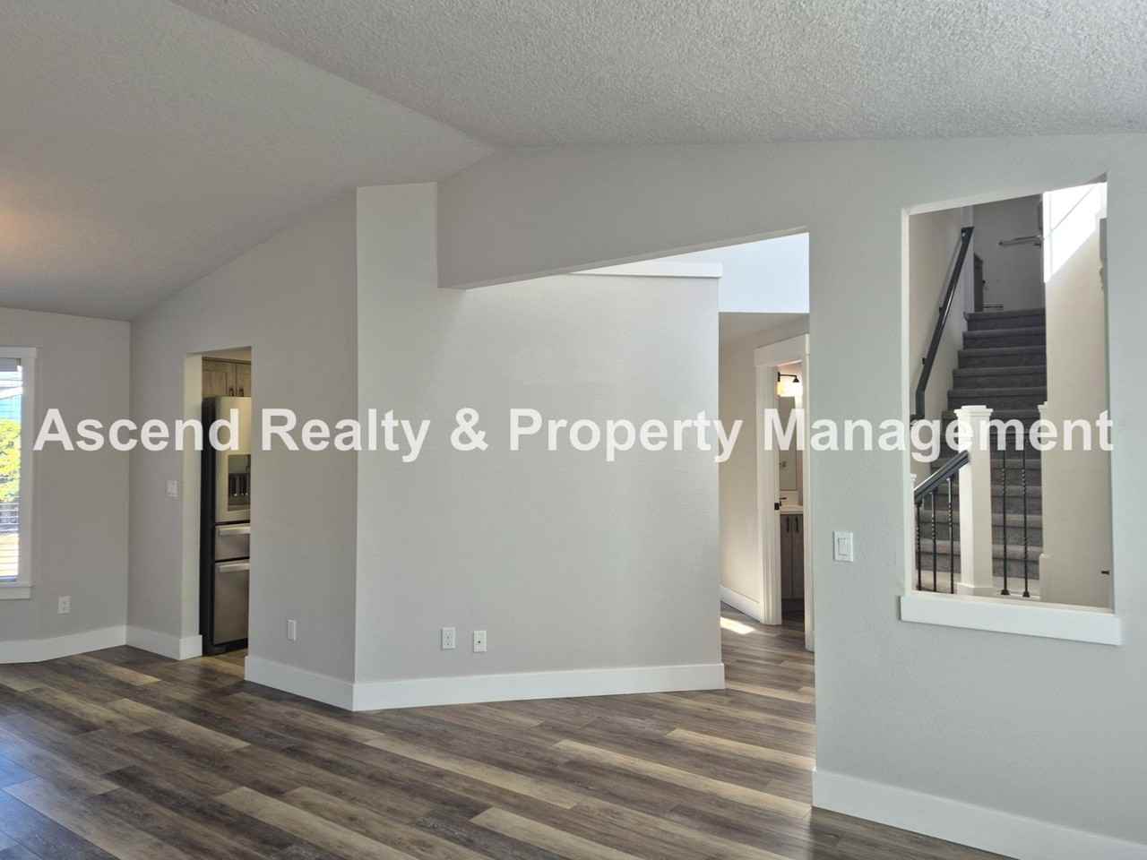 5835 Nw Landing Dr - Photo 4 of 28