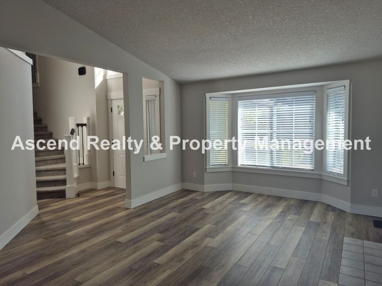 5835 Nw Landing Dr - Photo 5 of 28
