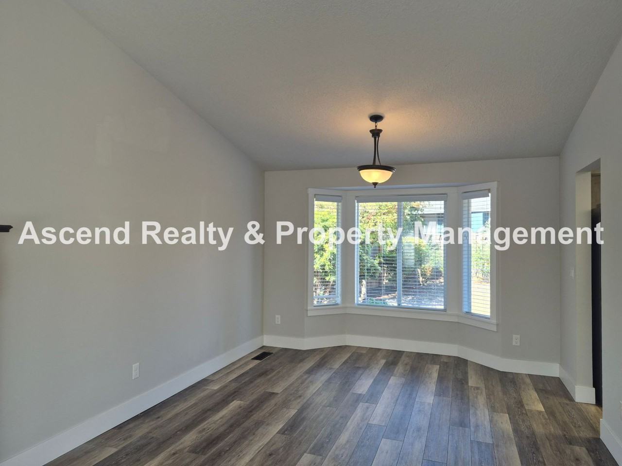 5835 Nw Landing Dr - Photo 6 of 28