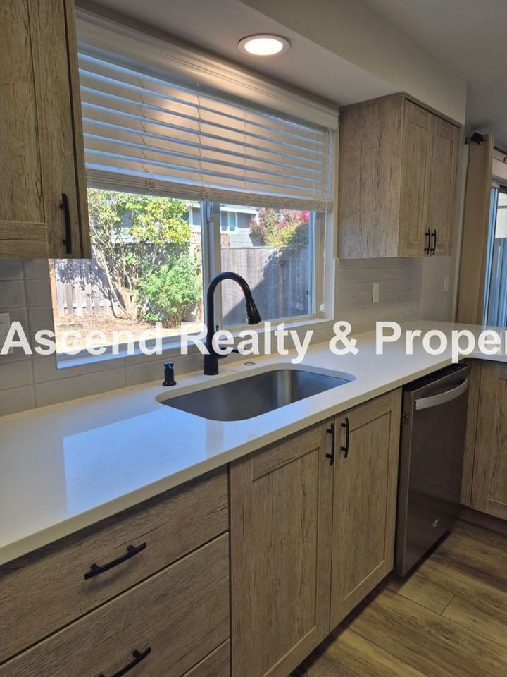 5835 Nw Landing Dr - Photo 7 of 28