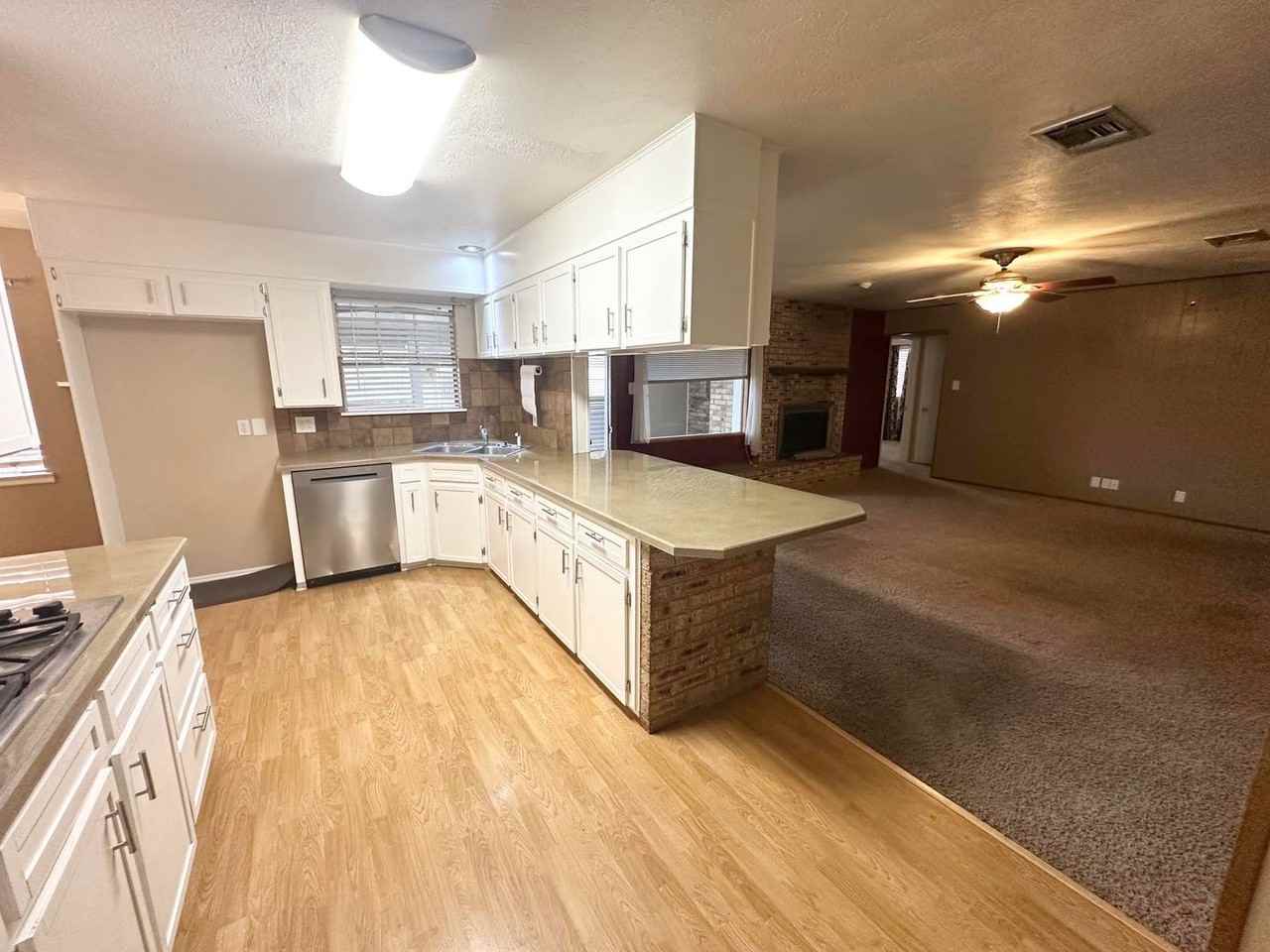 3212 Camarie Ave - Photo 4 of 13