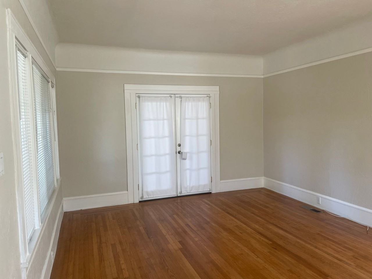 509 23rd St - Photo 6 of 27