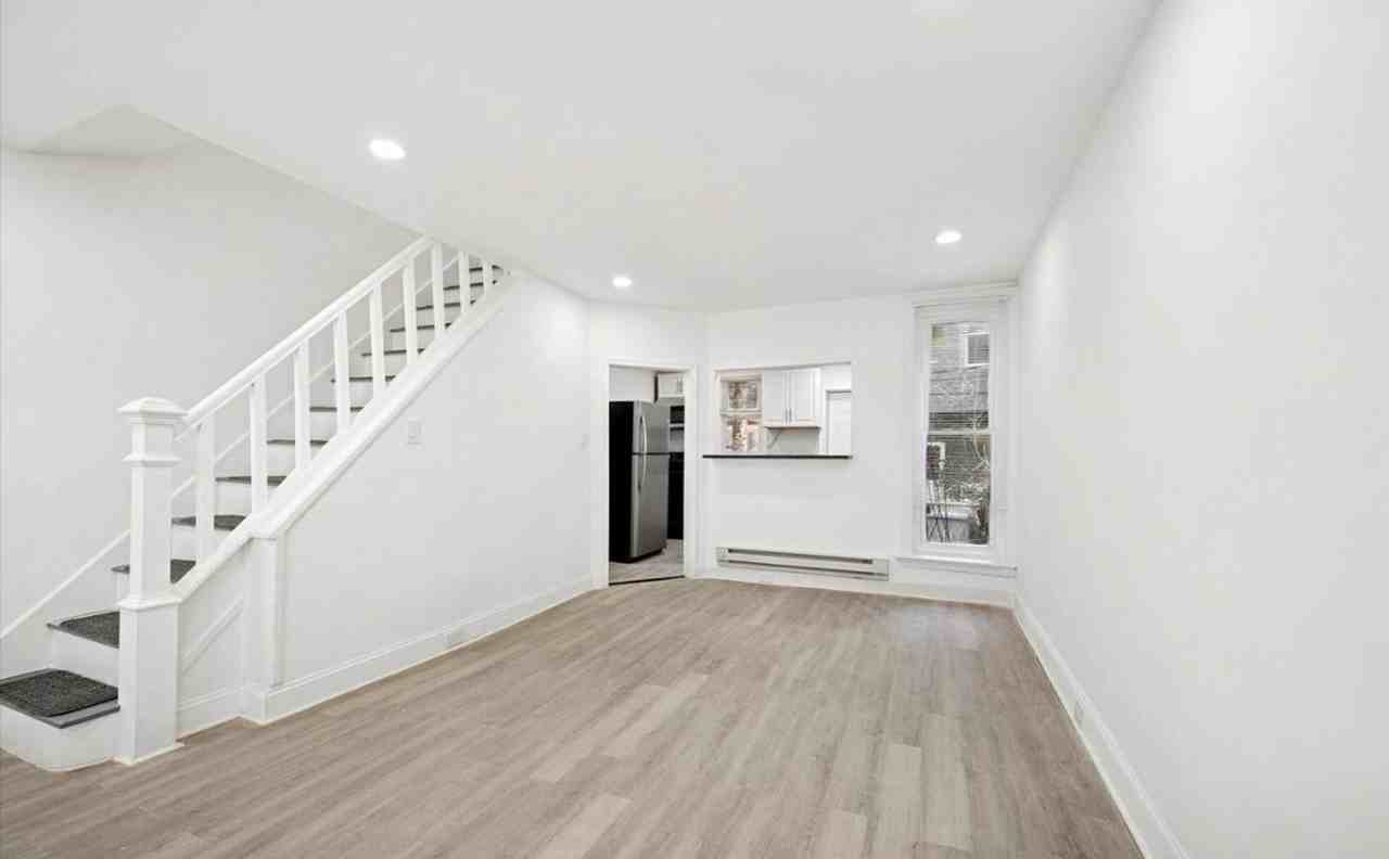 558 E Herman St - Photo 2 of 9