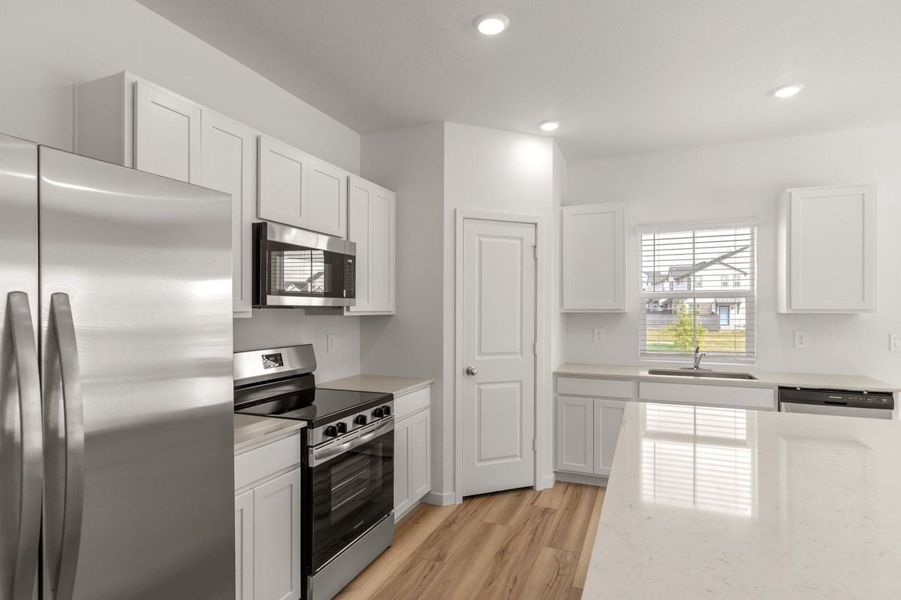 6155 Drum Pl - Photo 3 of 41