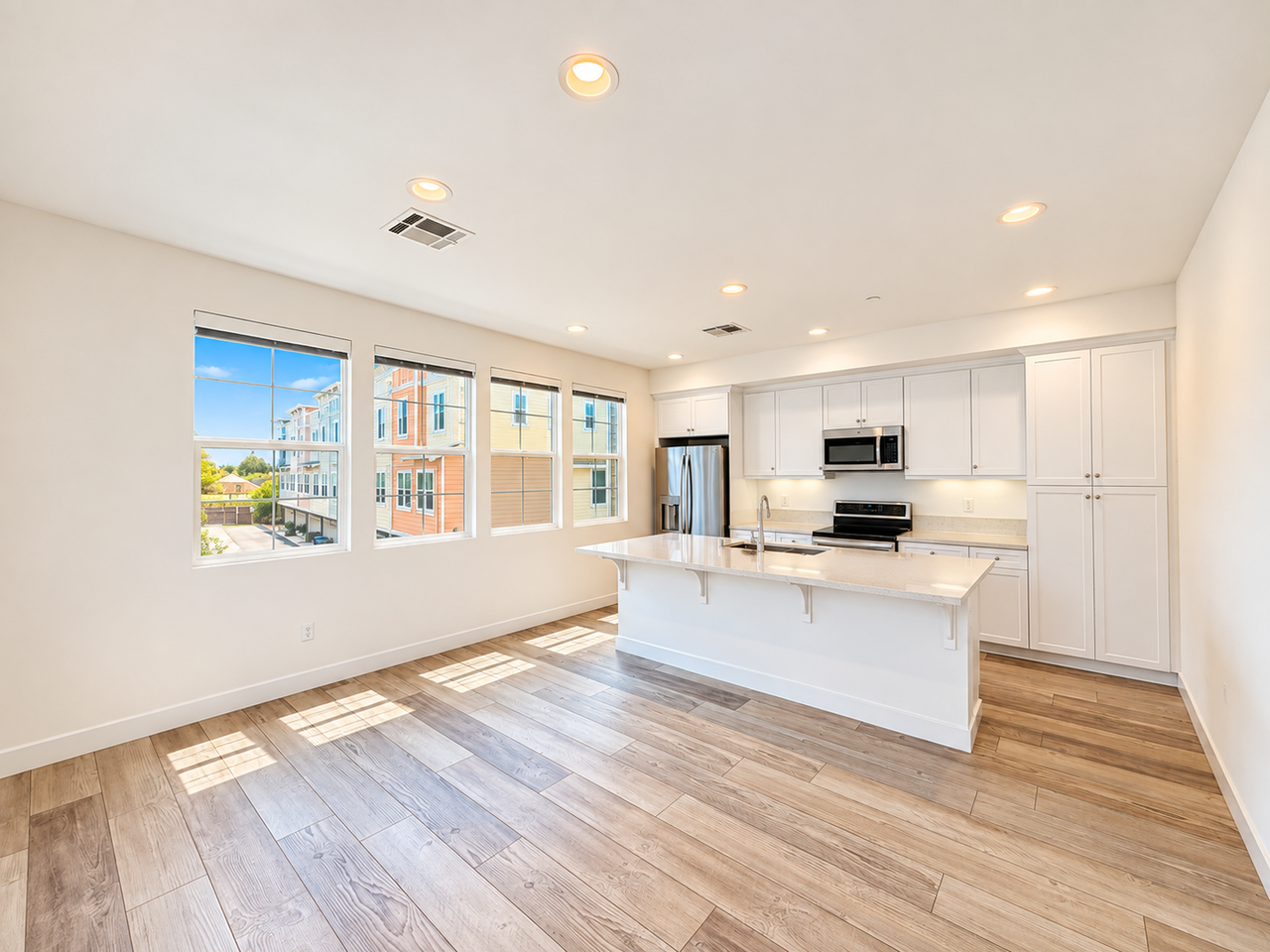 30701 Sugarmill Ln - Photo 4 of 21