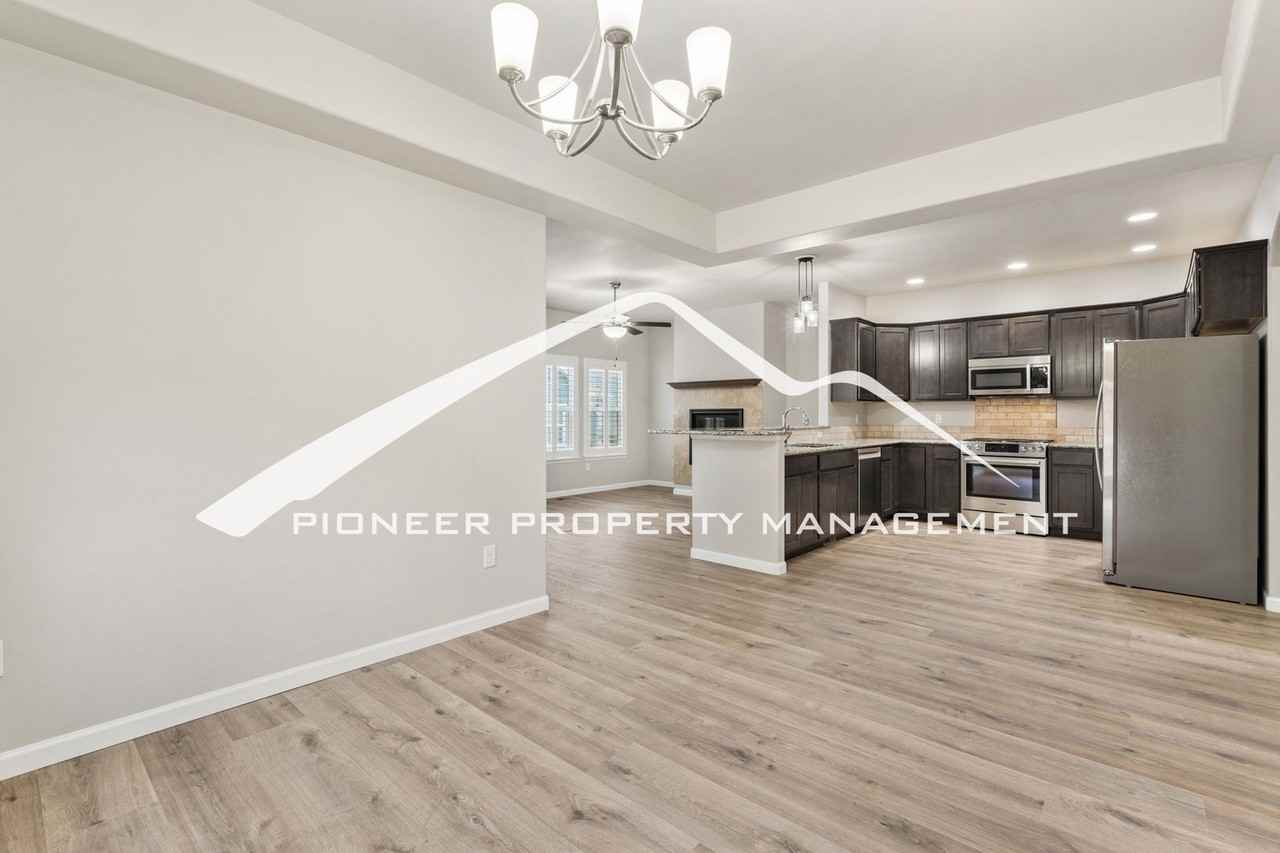 295 Eclipse Dr - Photo 3 of 33
